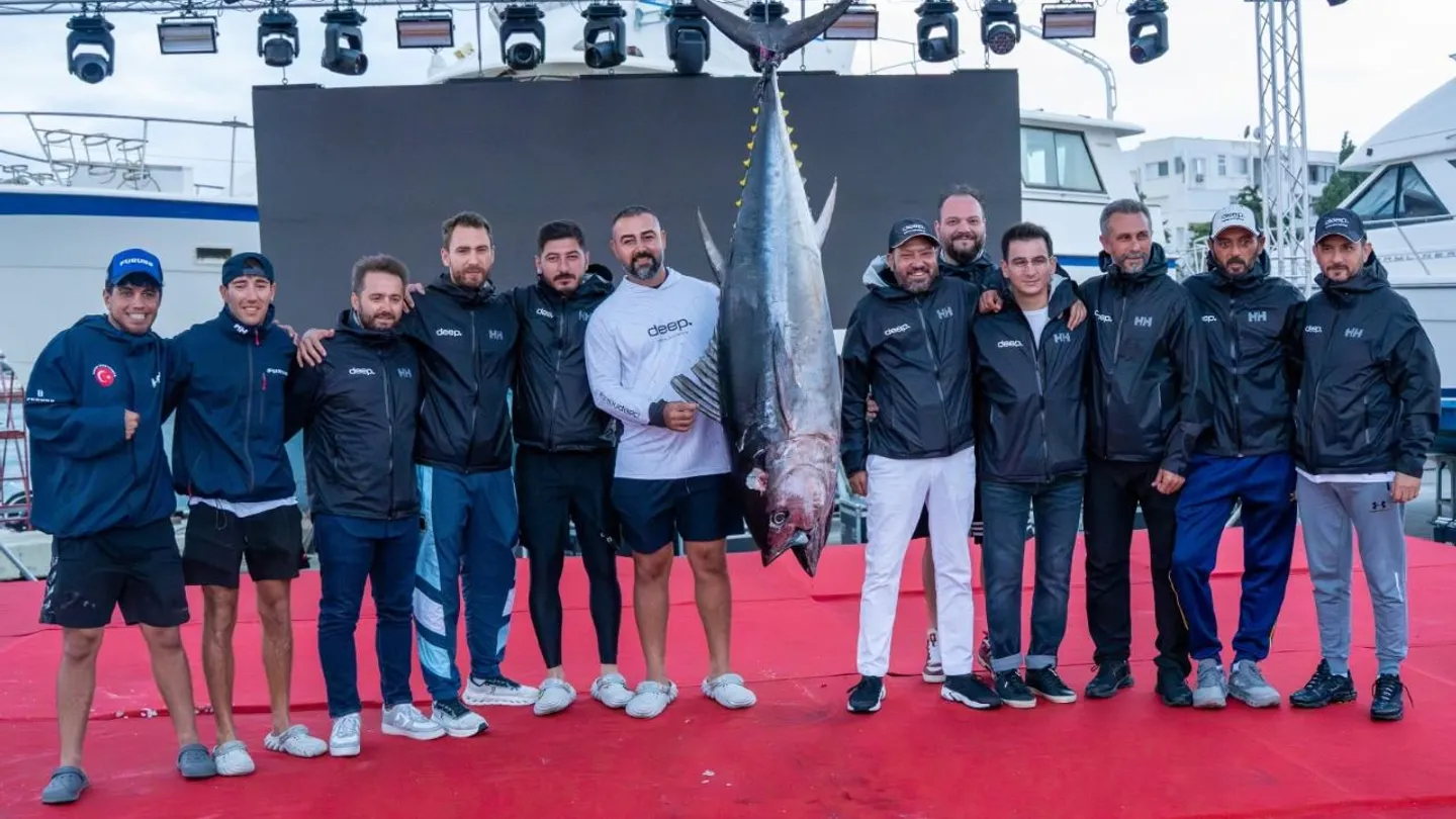 Çeşme’de Big Fish Türkiye heyecanı sona erdi: 100 kiloluk orkinos şampiyonluğu getirdi