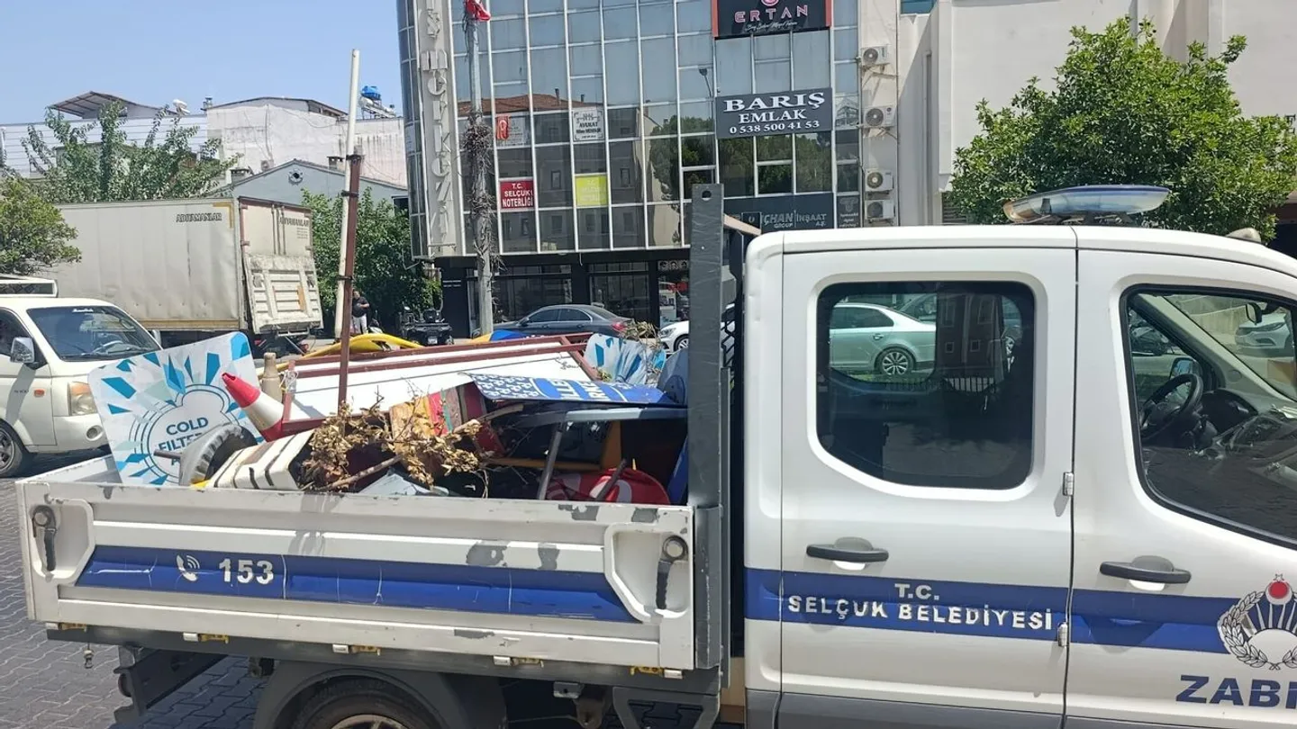 Efes Selçuk’ta kaldırım işgallerine geçit yok: Zabıta ekipleri denetimleri artırdı