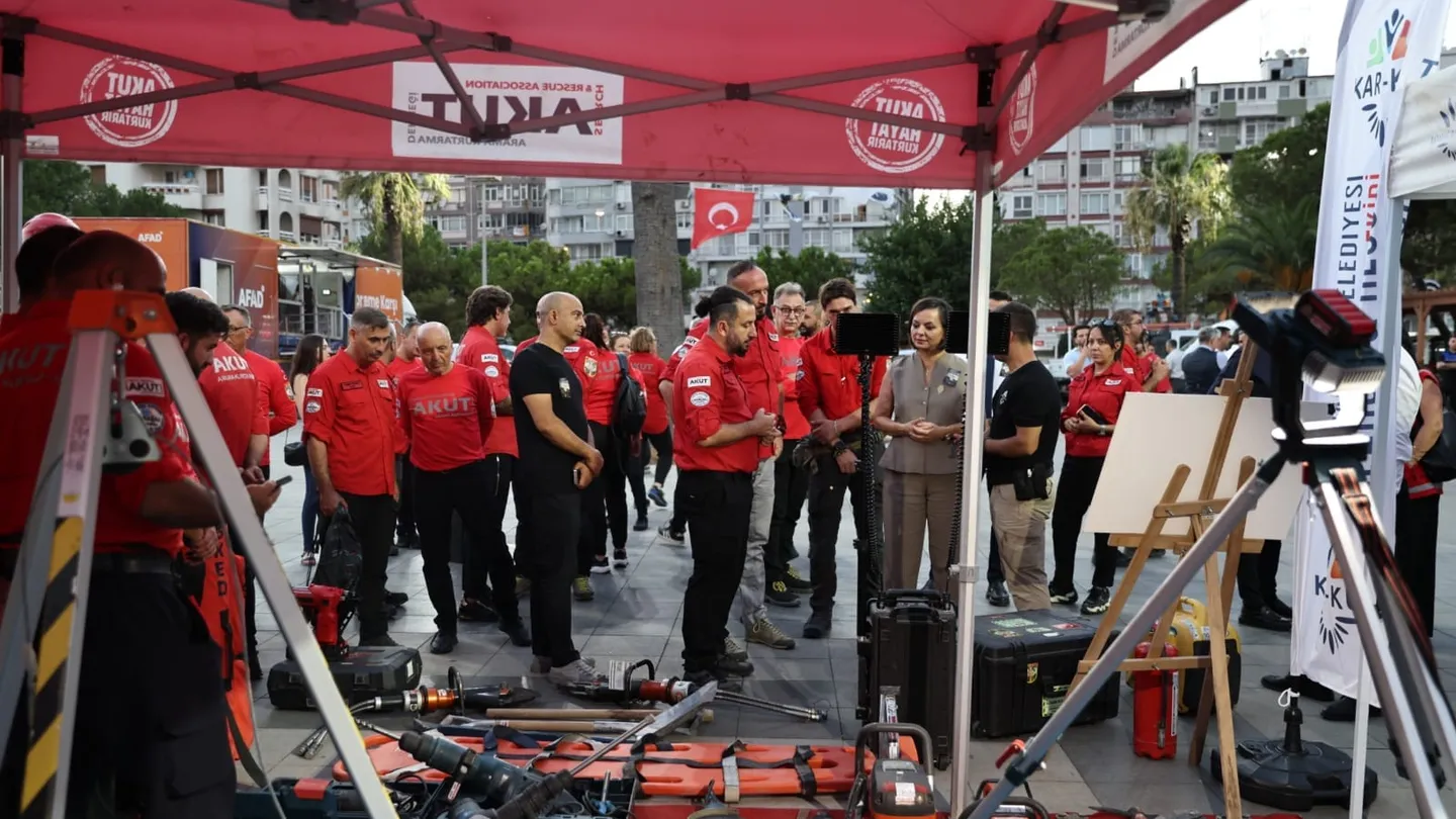 Karabağlar’da 17 Ağustos Mesajı: “Afete Karşı Bilinçli Olmak Zorunluluktur”