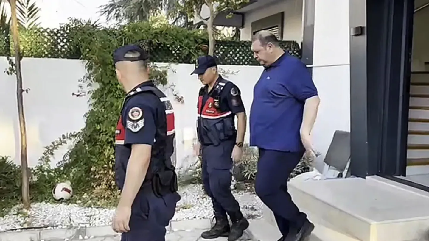 Menderes Belediyesi’nde Rüşvet İddiaları Gündemi Sarstı: 15 Kişi Gözaltında