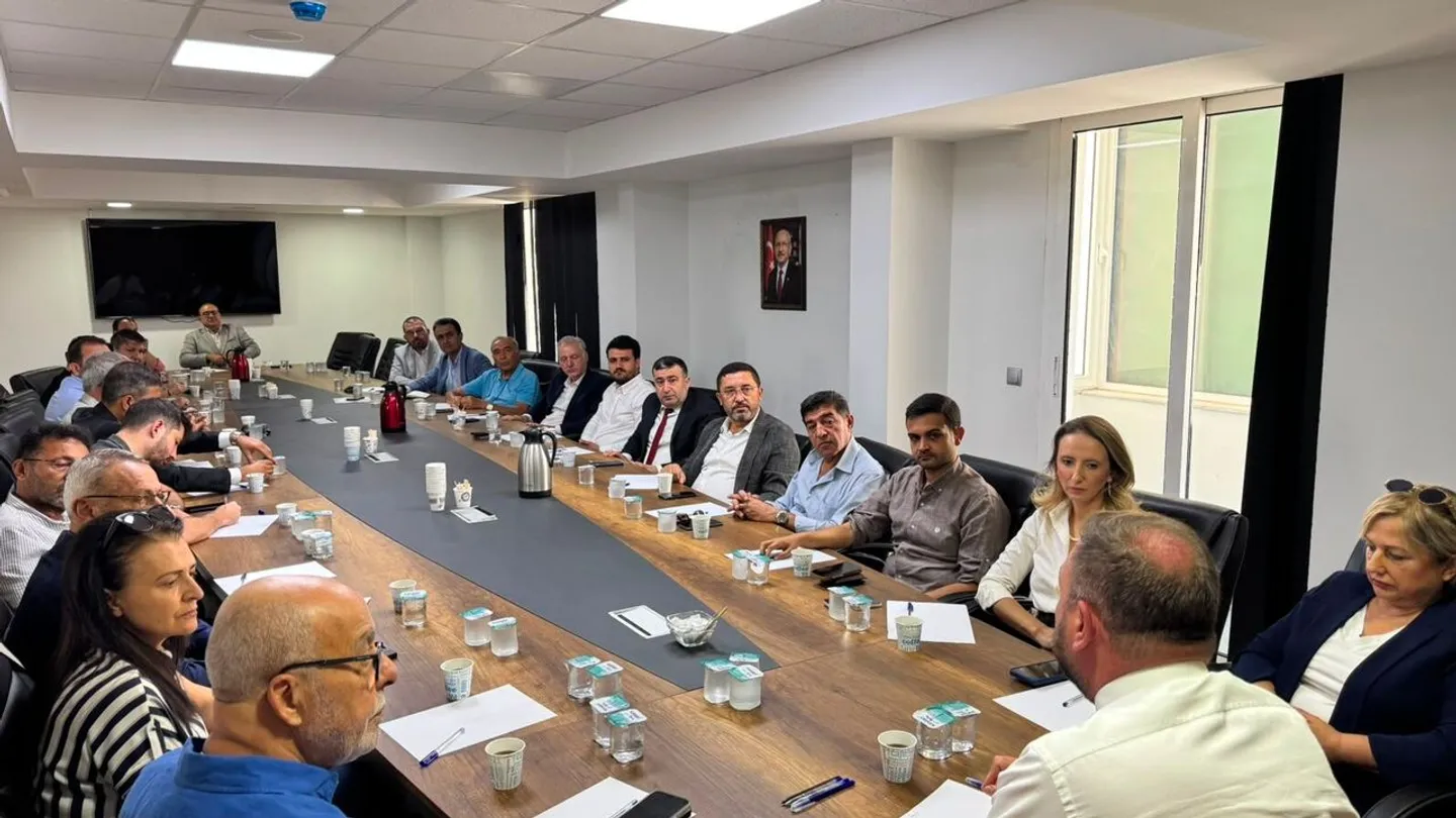 CHP İzmir’de yeni dönem başladı: Görev dağılımı tamamlandı, 8 isim disipline sevk edildi