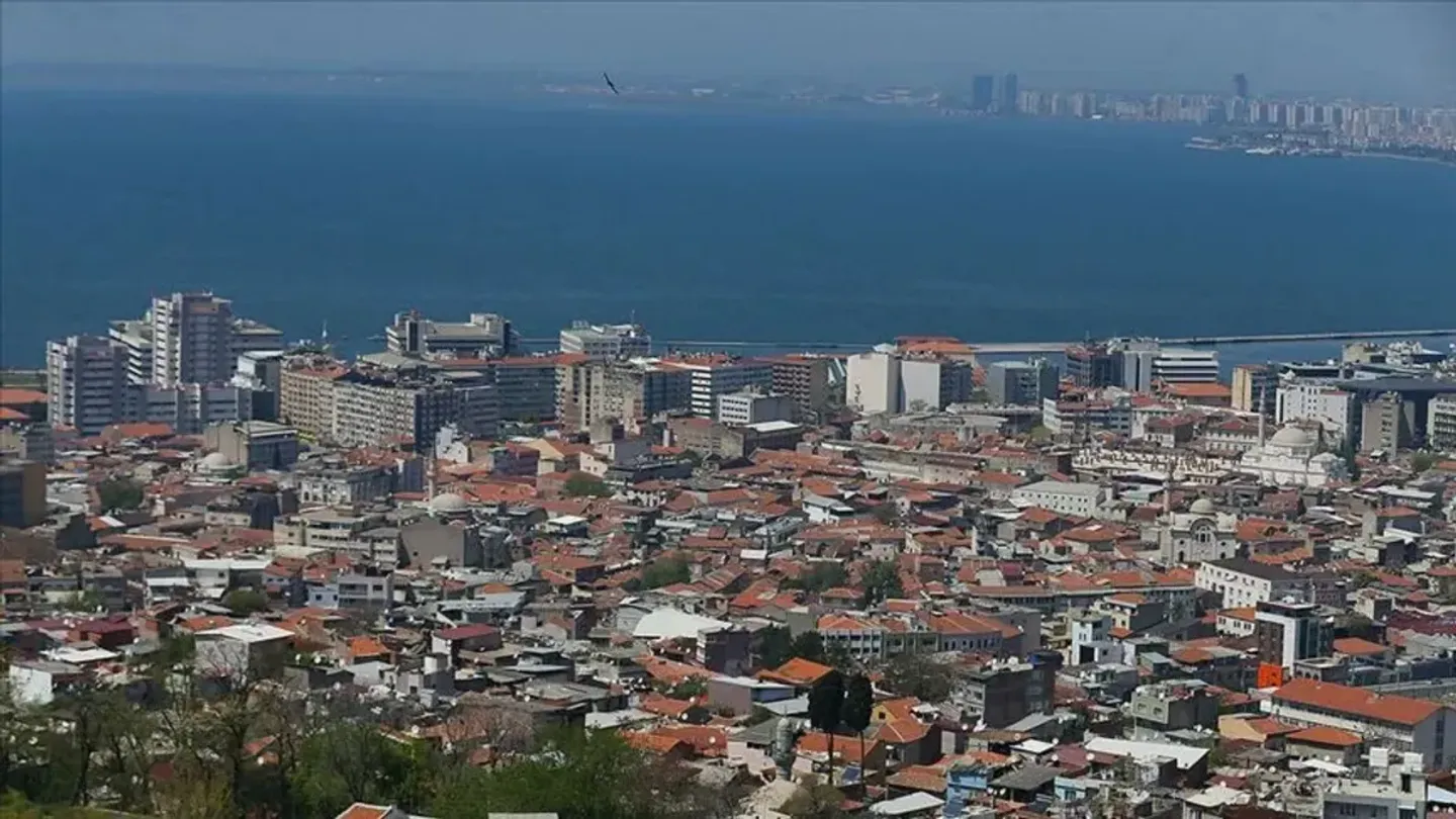 İzmir’deki Yolsuzluk Soruşturmalarında Dikkat Çeken İsim: Veli Ağbaba