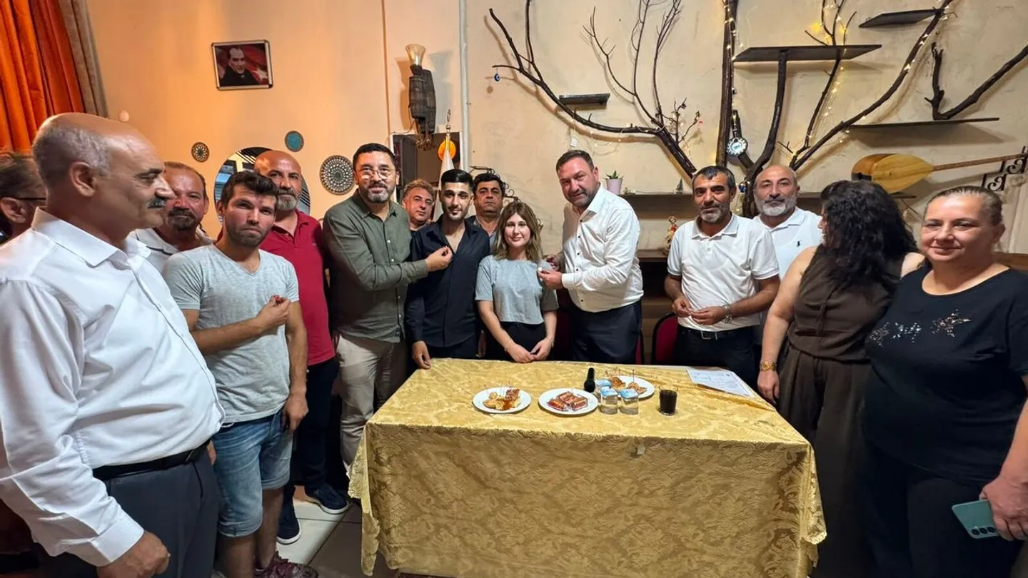 CHP İzmir’de üye katılım töreni: Gümrükçü’den “CHP terk edilecek bir cephe değildir” mesajı