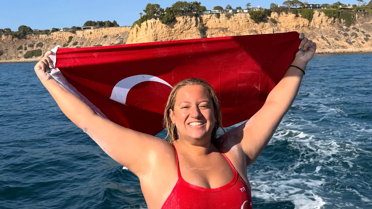 Ece Demir’den tarihi başarı: Catalina Kanalı’nı geçen en genç Türk oldu