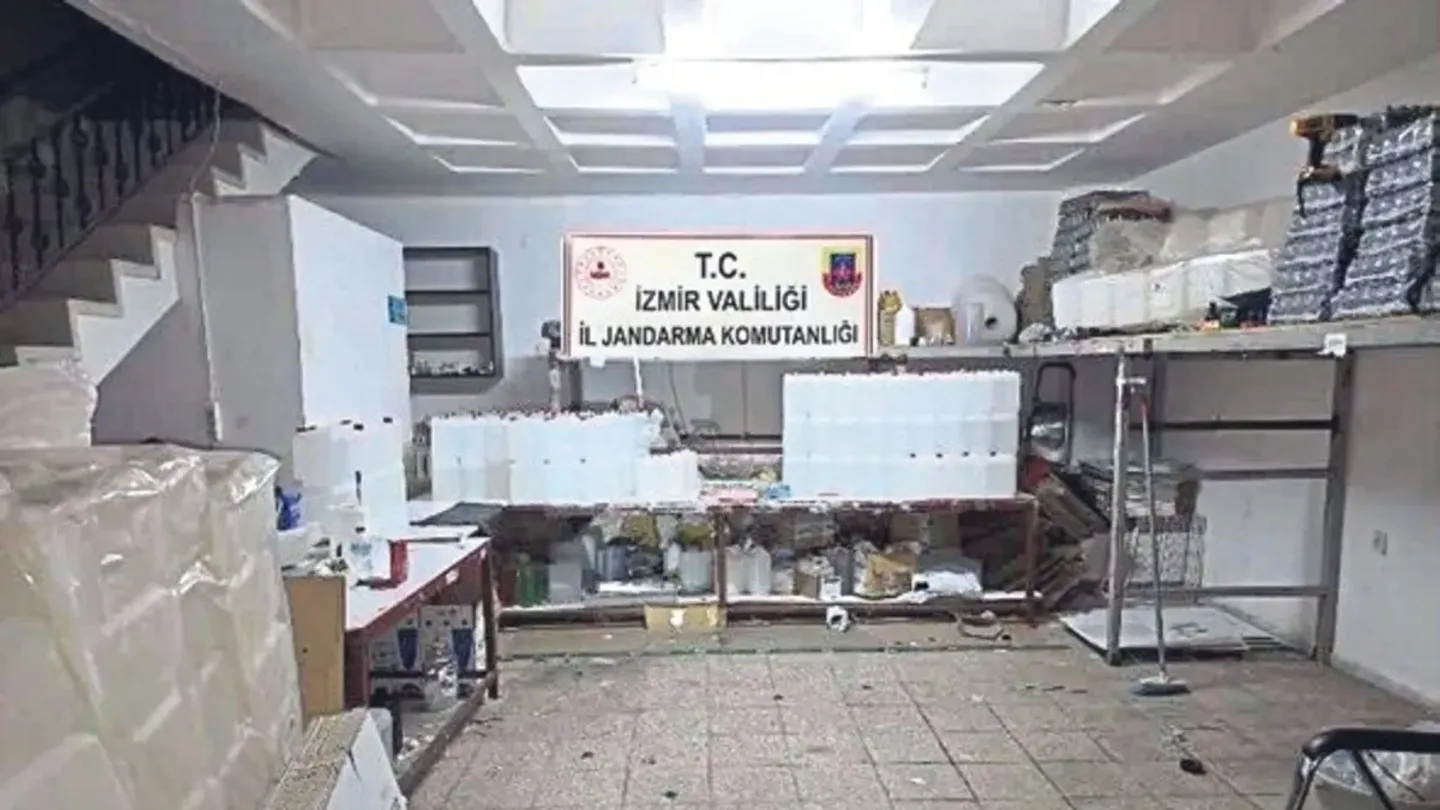 İzmir’de milyonluk kaçak ürün operasyonu