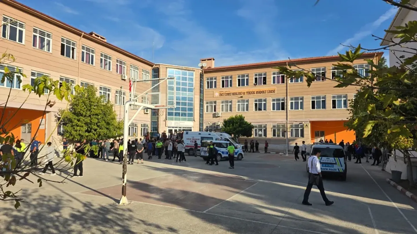Turgutlu’daki okul saldırısında umutlandıran gelişme: 3 öğrencinin hayati tehlikesi atlatıldı
