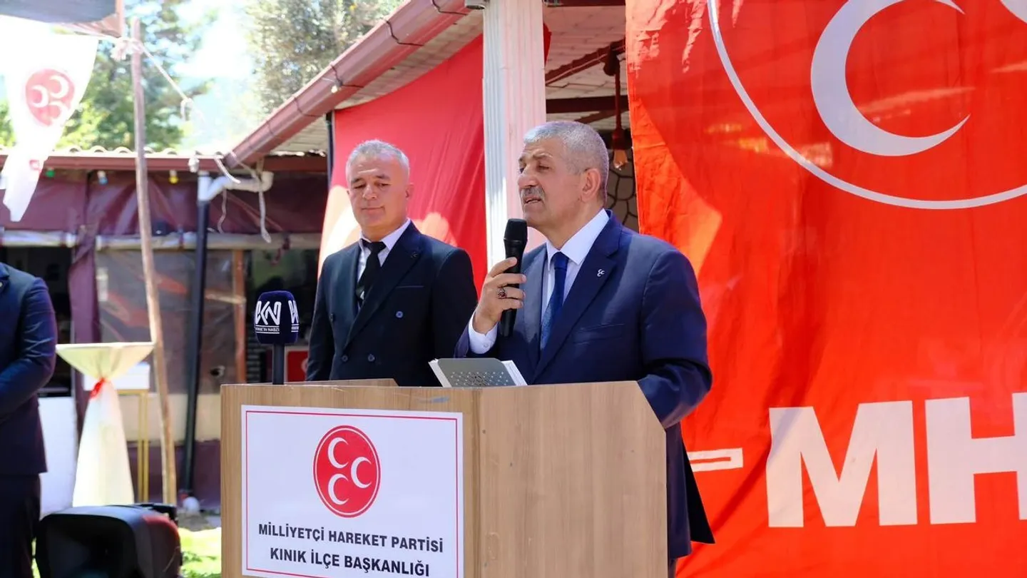 MHP İzmir'de Kongre Maratonunu Noktaladı: Şahin'den Gövde Gösterisi ve "Büyüyoruz" Mesajı!