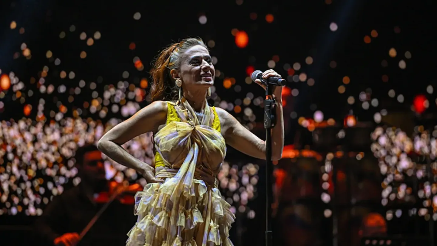 Yıldız Tilbe’nin İzmir konserinde arbede: Emniyet müdahale etti