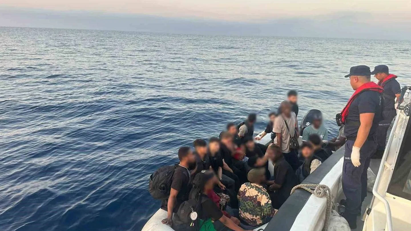 İzmir’de Peş Peşe Operasyon! 44 Düzensiz Göçmen Yakalandı