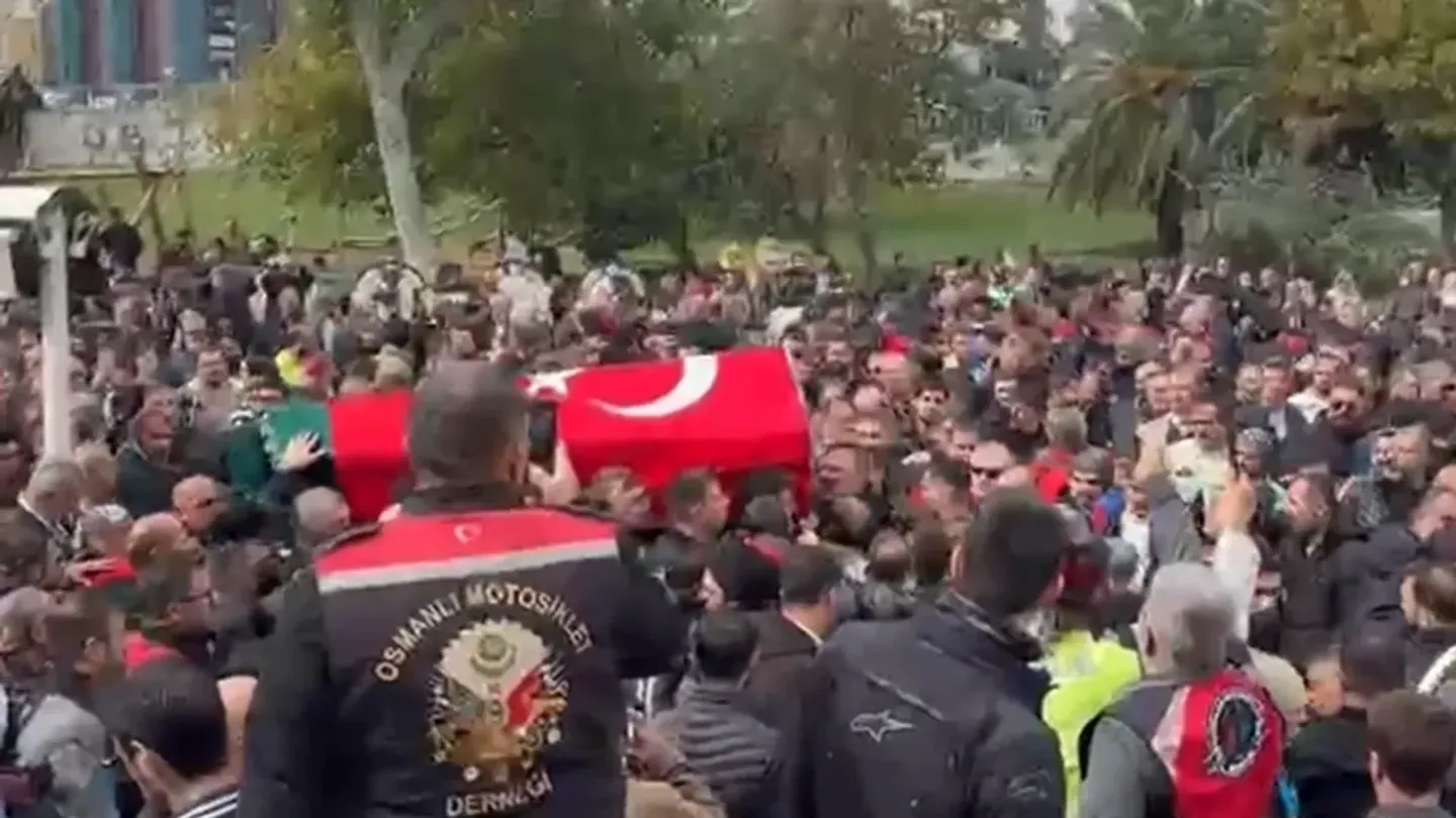 Motovlogcu Dayı son yolculuğuna uğurlandı: Cumhur Kahraman İstanbul’da toprağa verildi