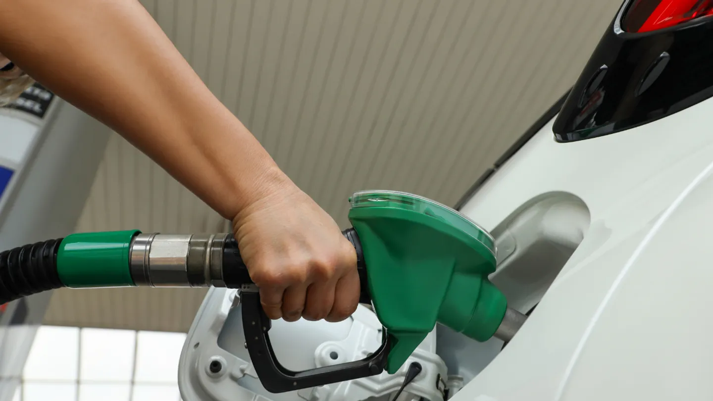 Motorinde 100 Lira Barajı Aşıldı: İzmir’de Litre Fiyatı 101,80 TL Oldu