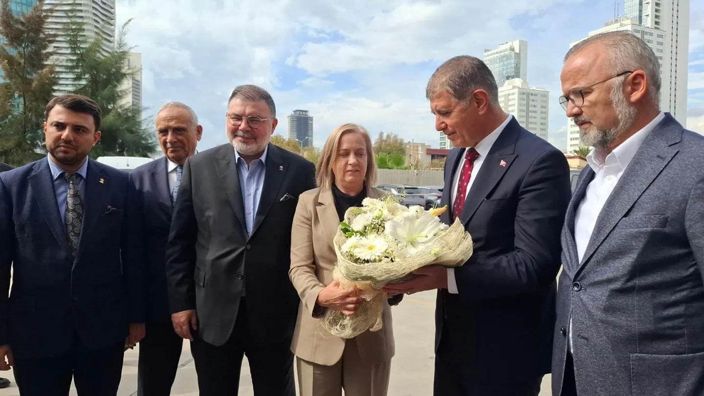 Cemil Tugay’dan AK Parti İzmir İl Başkanlığı’na İadeiziyaret! Masada 30 İlçe Var