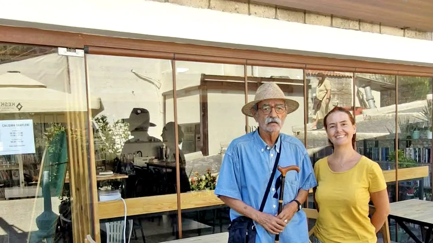 Yaşar Aksoy, Kendi Adını Taşıyan Kitap Kafeyi İlk Kez Ziyaret Etti: “Derinden Hislendim”