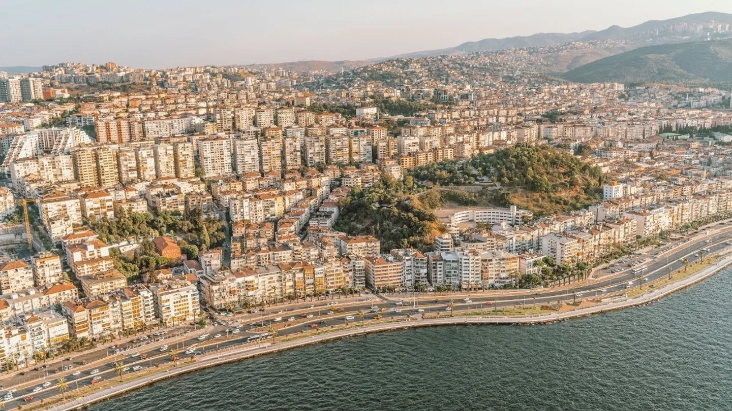 Konut Piyasasında İzmir Rüzgarı: Satışlar Hızlandı, 3 Büyük İl Arasında Zirve Ege'nin!