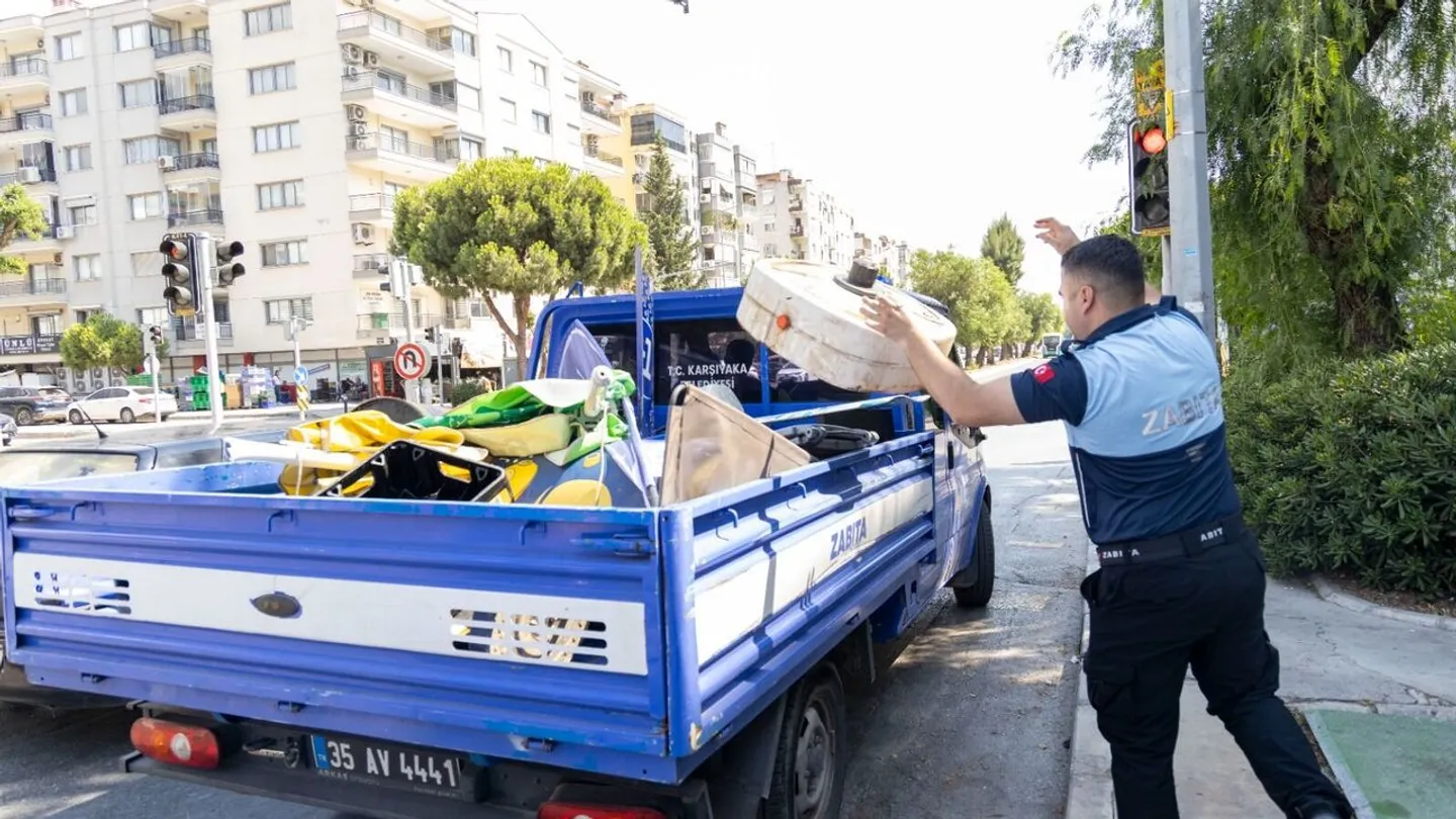 Karşıyaka Belediyesi’nden Kamusal Alana Kalkan: Kaldırım ve Sokak İşgallerine Geçit Yok!