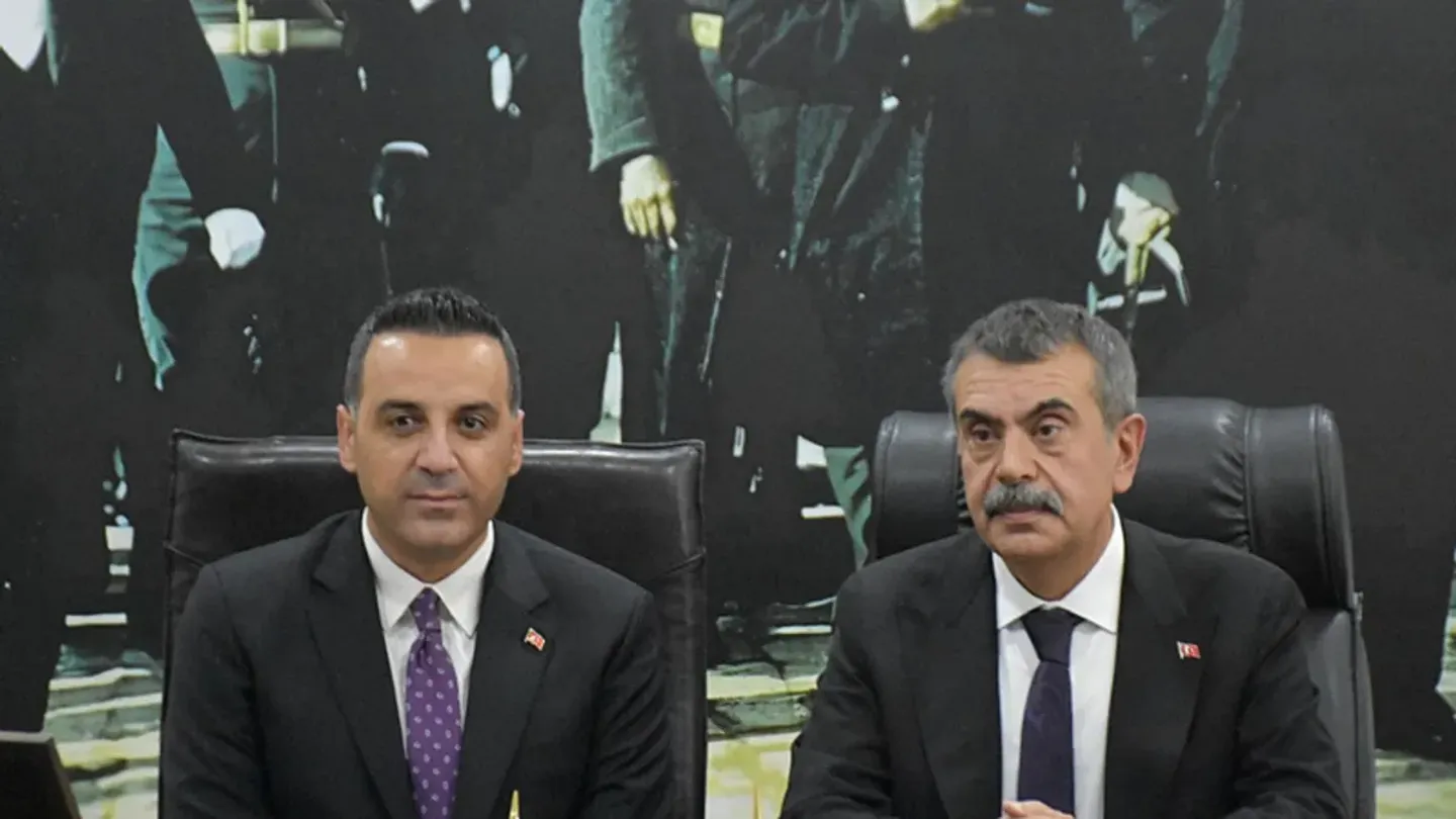 Bakan Tekin’den Çiğli çıkarması: Yıldız’la eğitim ve gençlik projeleri masada