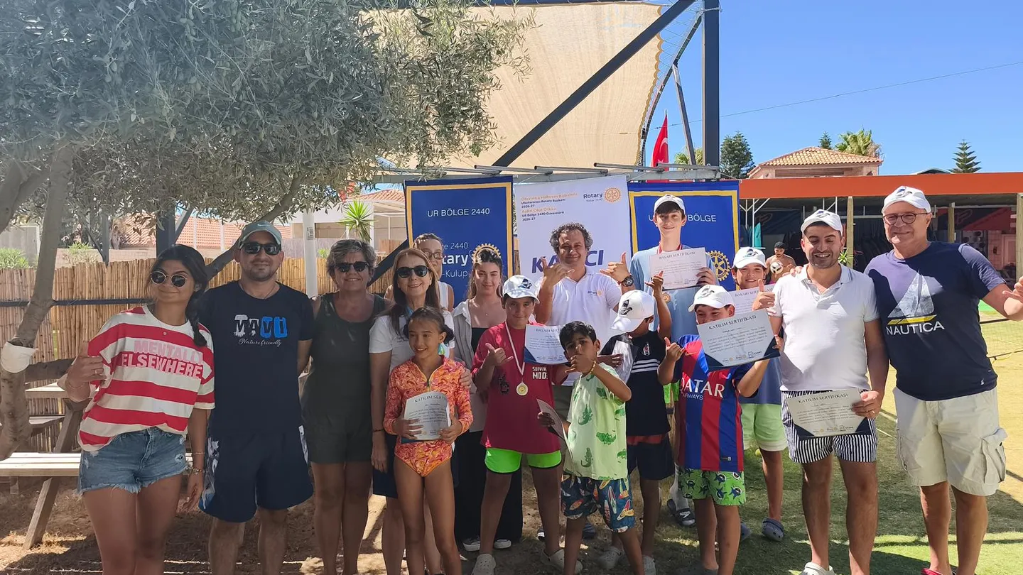Çeşme’de Çocuklar Bu Kez Barış İçin Yelken Açtı: Sörfle Özgüven Kazandılar