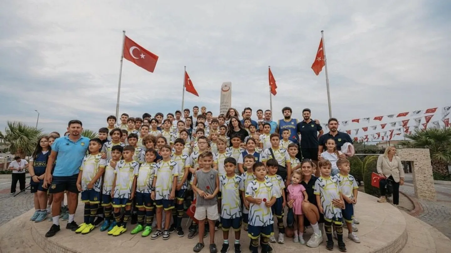 Alaçatı’nın kurtuluşunda 104. yıl coşkusu: Tören, kortej ve konser bir arada