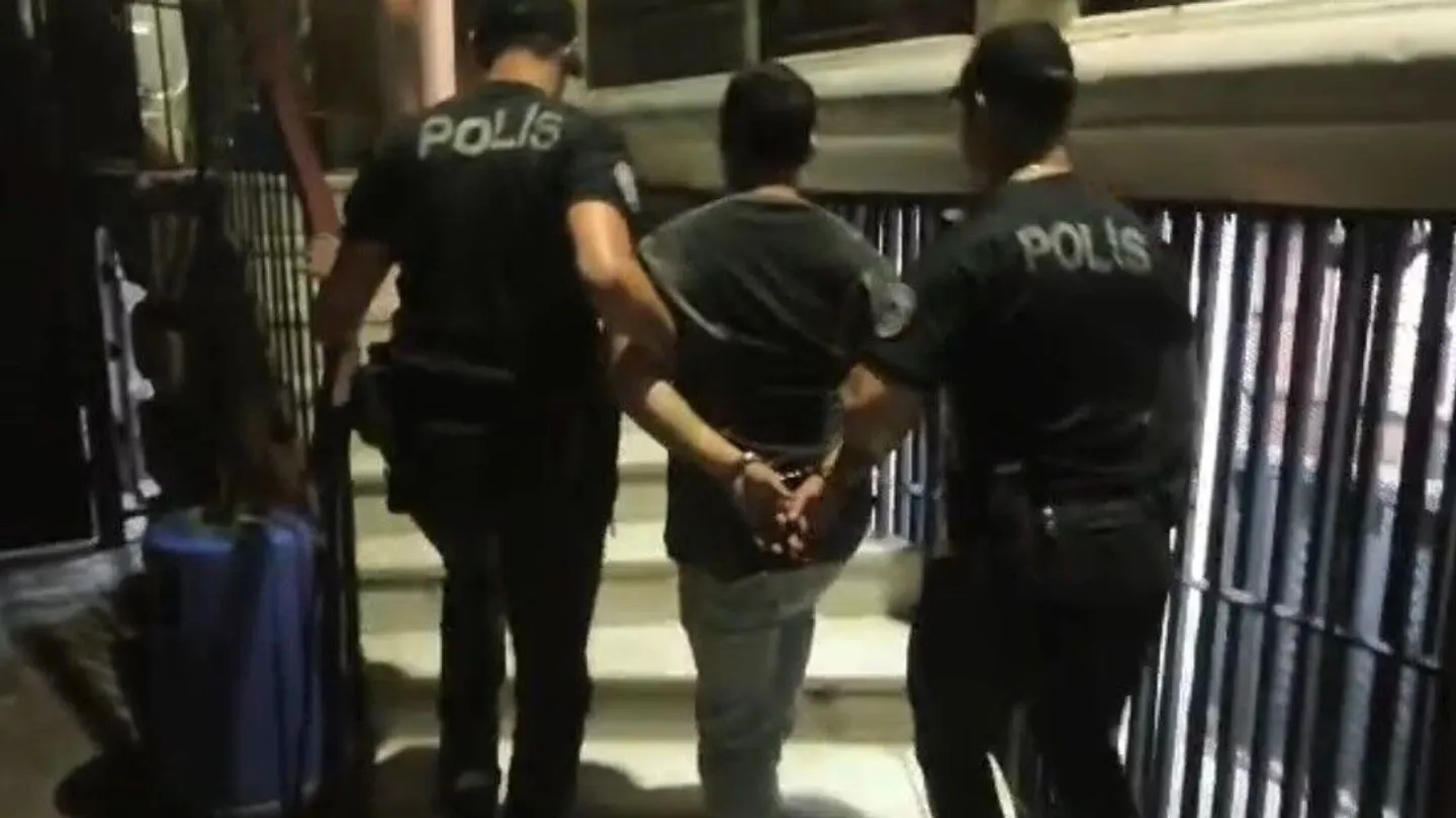 İzmir’de Yunus polislerinden dikkat çeken yakalama! 19 yıl 7 ay hapis cezası vardı