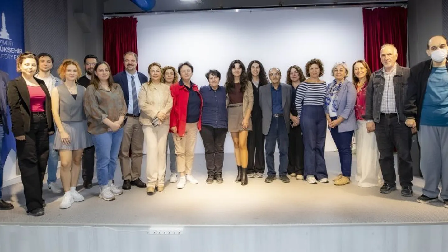 İzmir’de Gazetecilere Bilgi Edinme Eğitimi: Araştırmacı Haberciliğin Şifreleri Anlatıldı