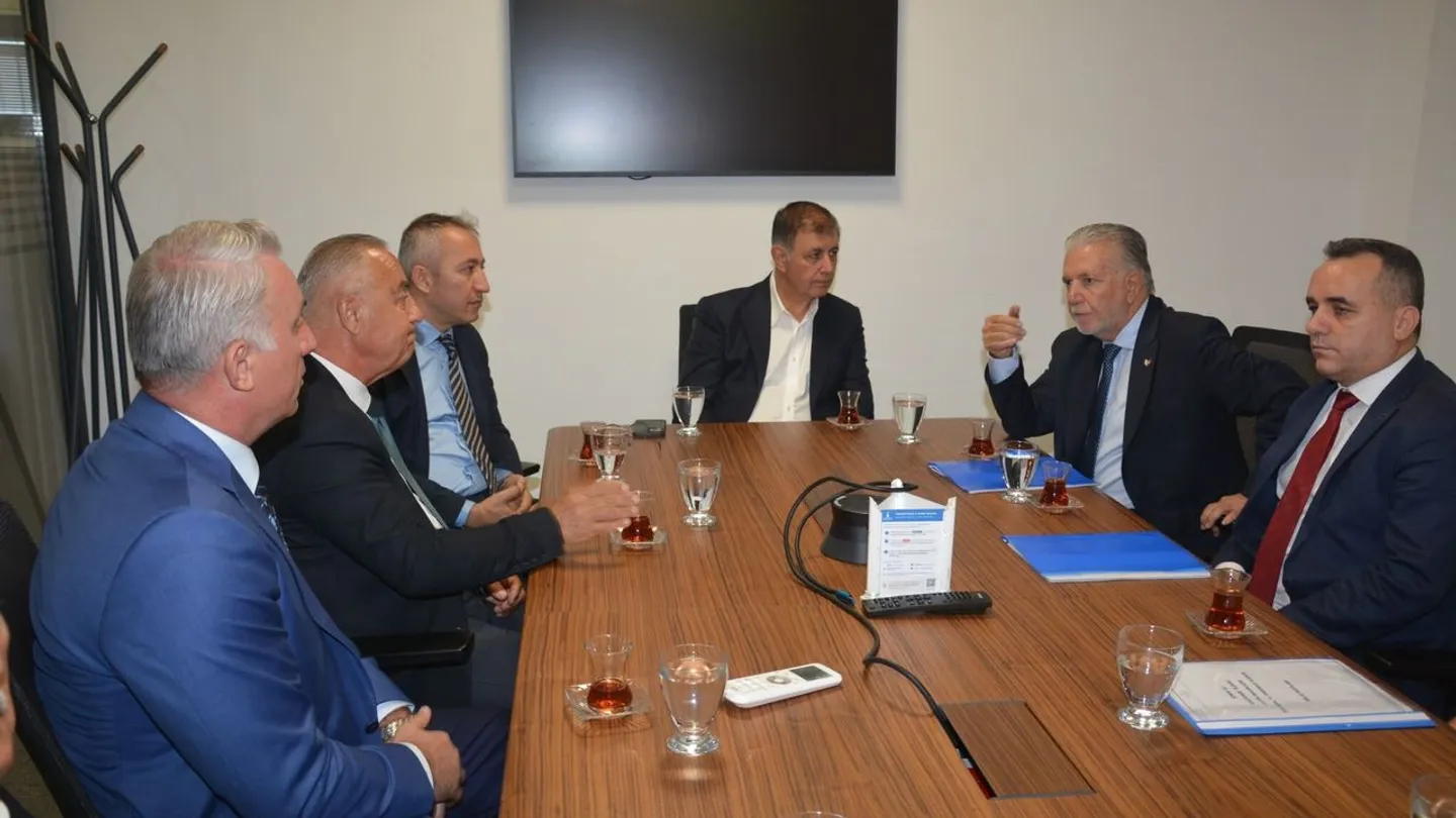 İzmir’de Minibüslerde Yeni Dönem İçin İlk Adım! Entegrasyon ve Dijitalleşme Masada