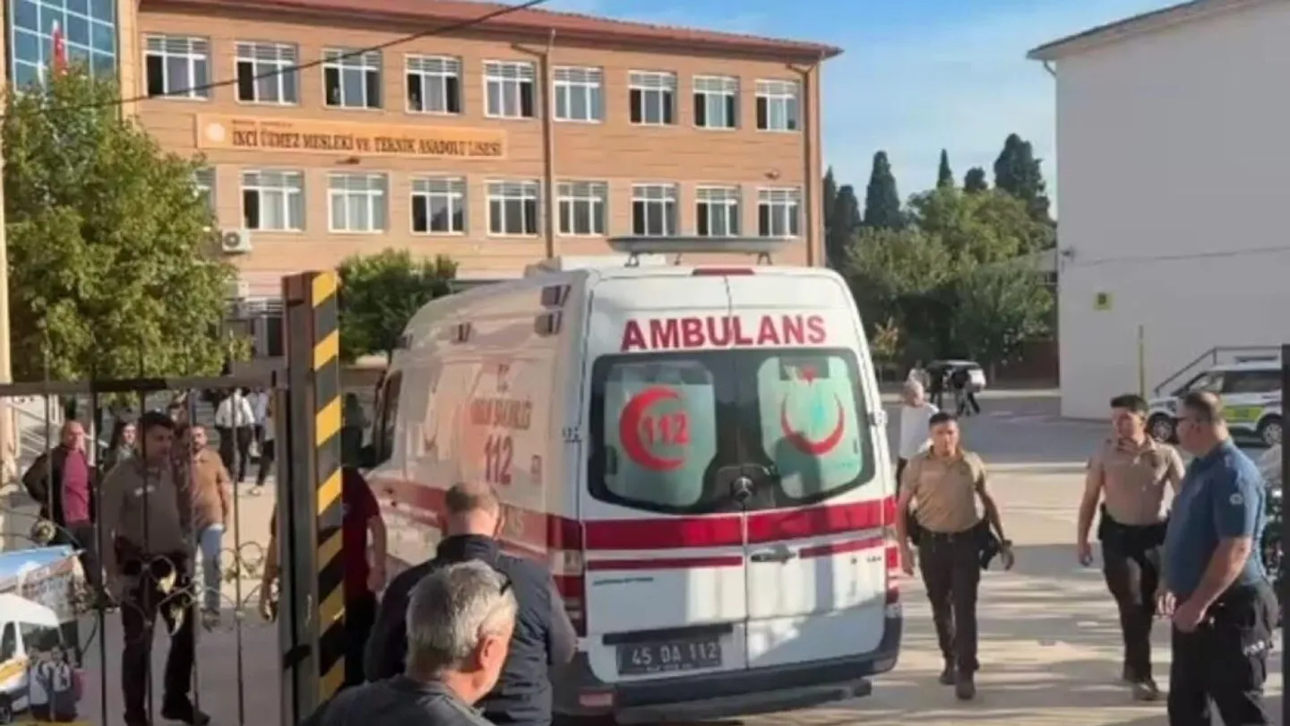 Turgutlu’da okul önünde silahlı saldırı: 2’si ağır 11 öğrenci yaralandı