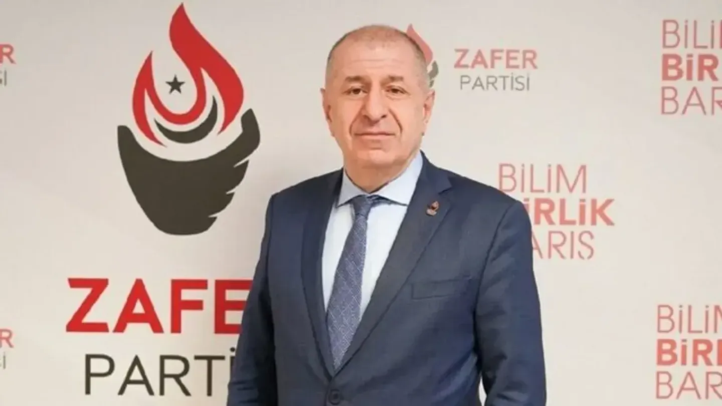 Ümit Özdağ’dan başarılı öğrenciler için “ücretsiz pasaport” önerisi
