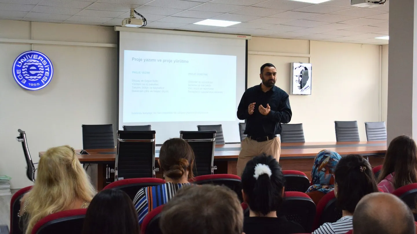 Ege Üniversitesi’nde Dikkat Çeken Mesaj: “Üretmezsek Tüketir, Fakirleşiriz”