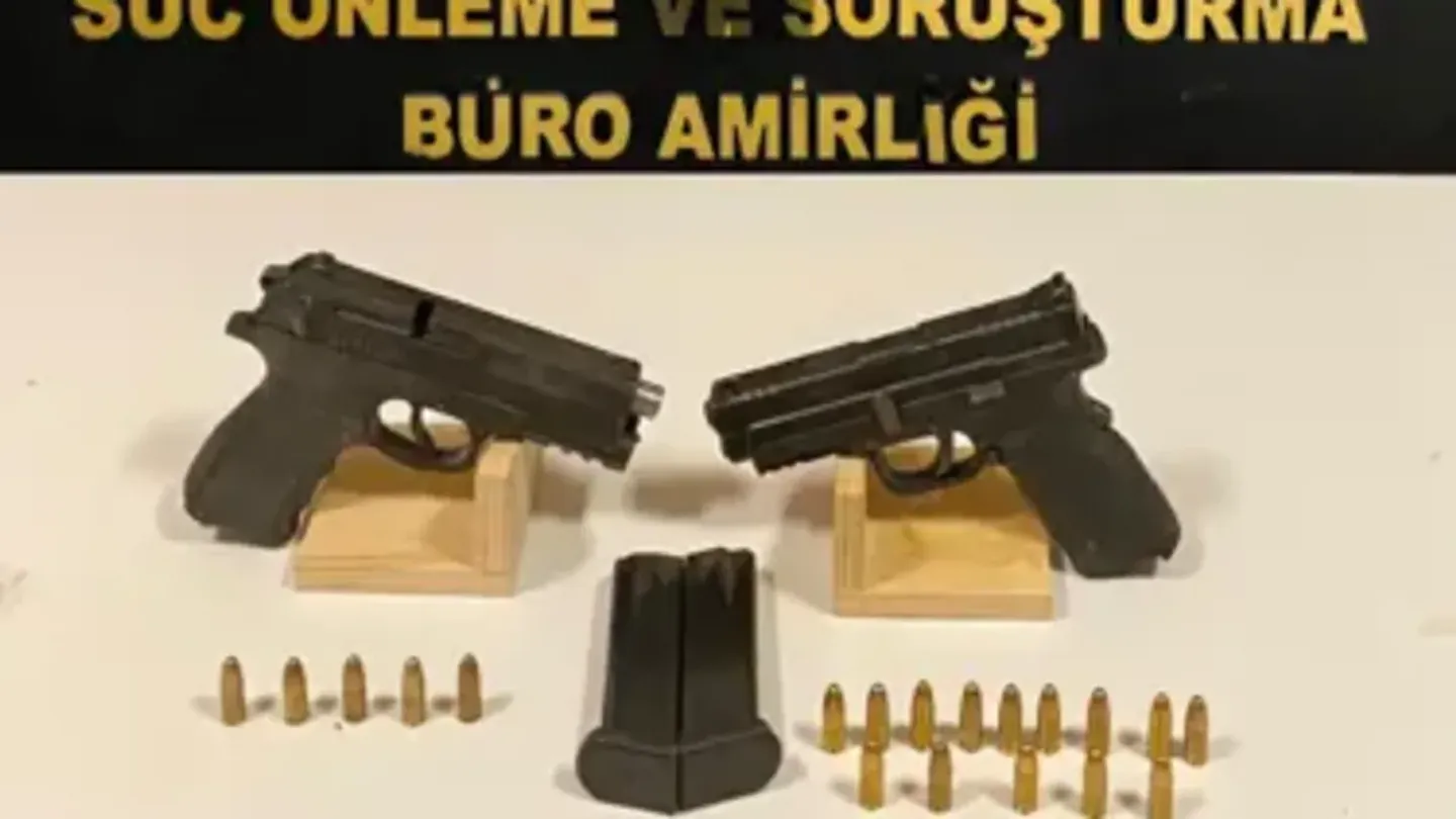 İzmir Buca’da çöpten 2 tabanca çıktı! 19 mermi bulundu, 8 şüpheli yakalandı