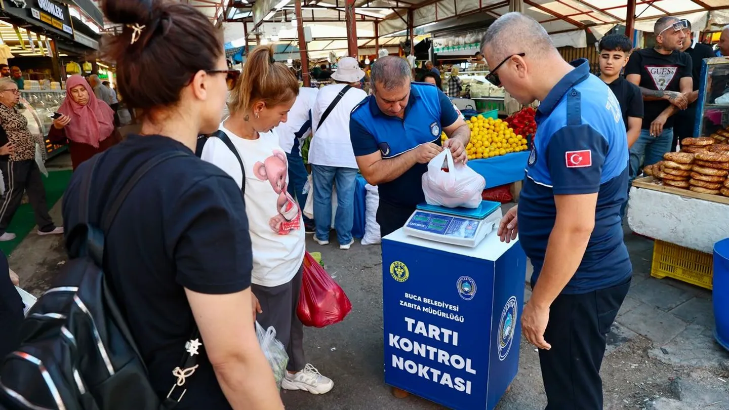 Buca pazarlarında güvenli alışveriş dönemi: Tartı kontrol noktaları devrede
