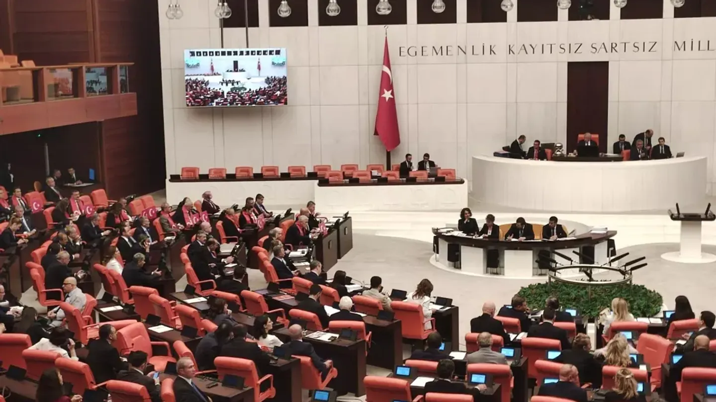 Sigara İçilen Alanlara Yeni Kriter Geliyor! Hastane ve Okul Çevreleri de Gündemde