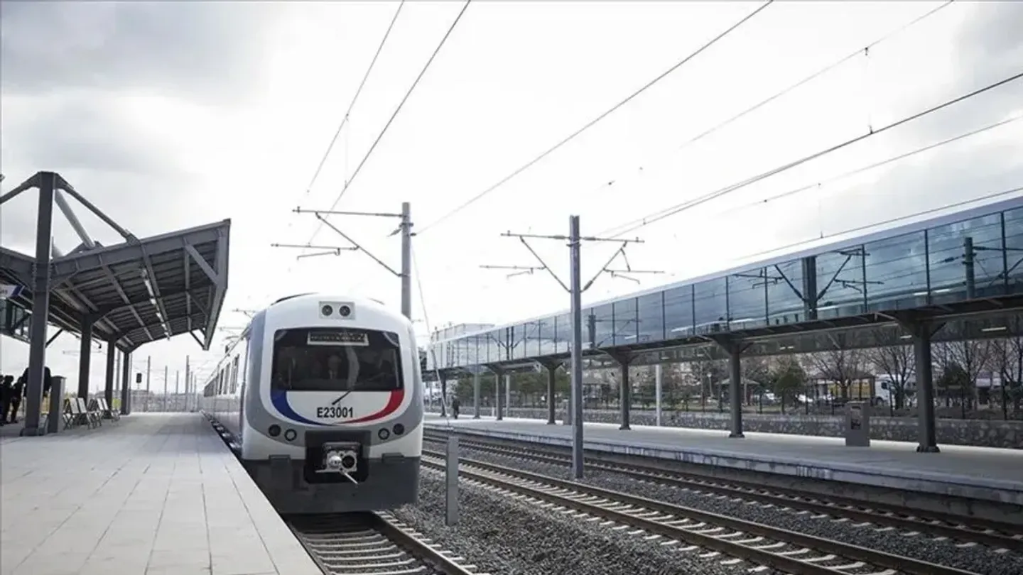 İzmir’de Metro ve İZBAN Yolcularına Kritik Uyarı! Halkapınar’da Ulaşım Düzeni Değişiyor