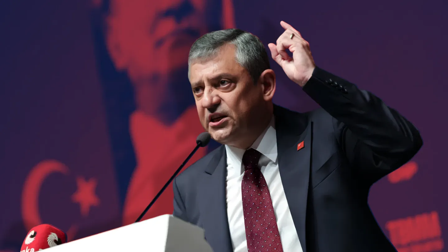 Ankara'da Tarihi Gün: Özgür Özel'den Son Kürsü Çıkışı, Tüm Gözler "Yeni Parti" İddialarında!