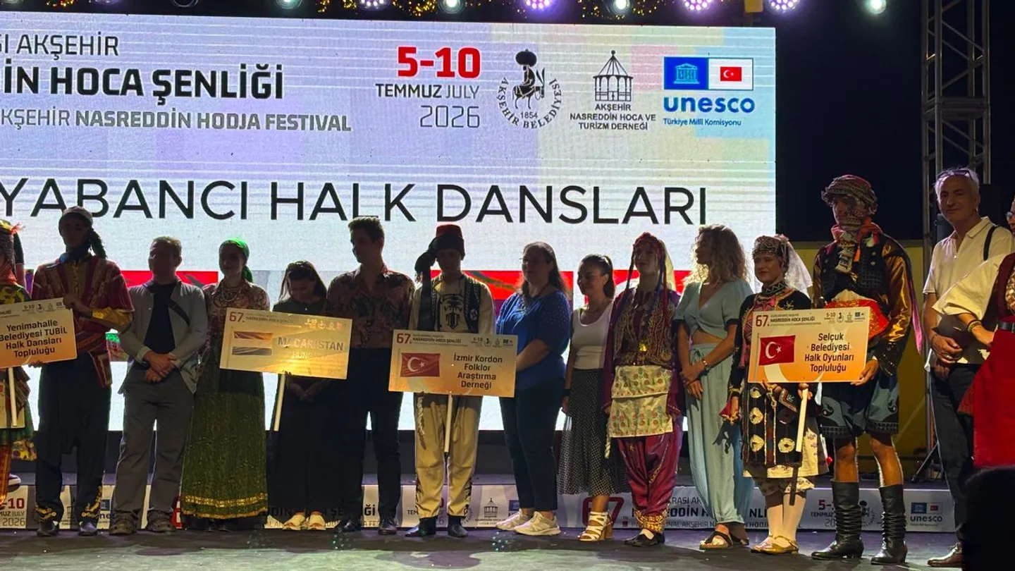 Efes Selçuk Halk Oyunları Ekibi’nden Akşehir’de kültür şöleni