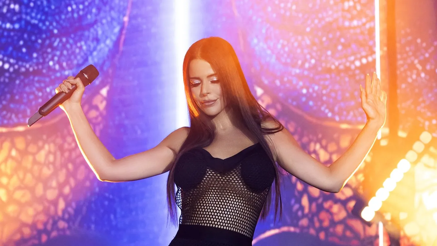 Simge’den İstanbul’da sürprizlerle dolu gece: Berkay’la düet, hayranlarına özel buluşma