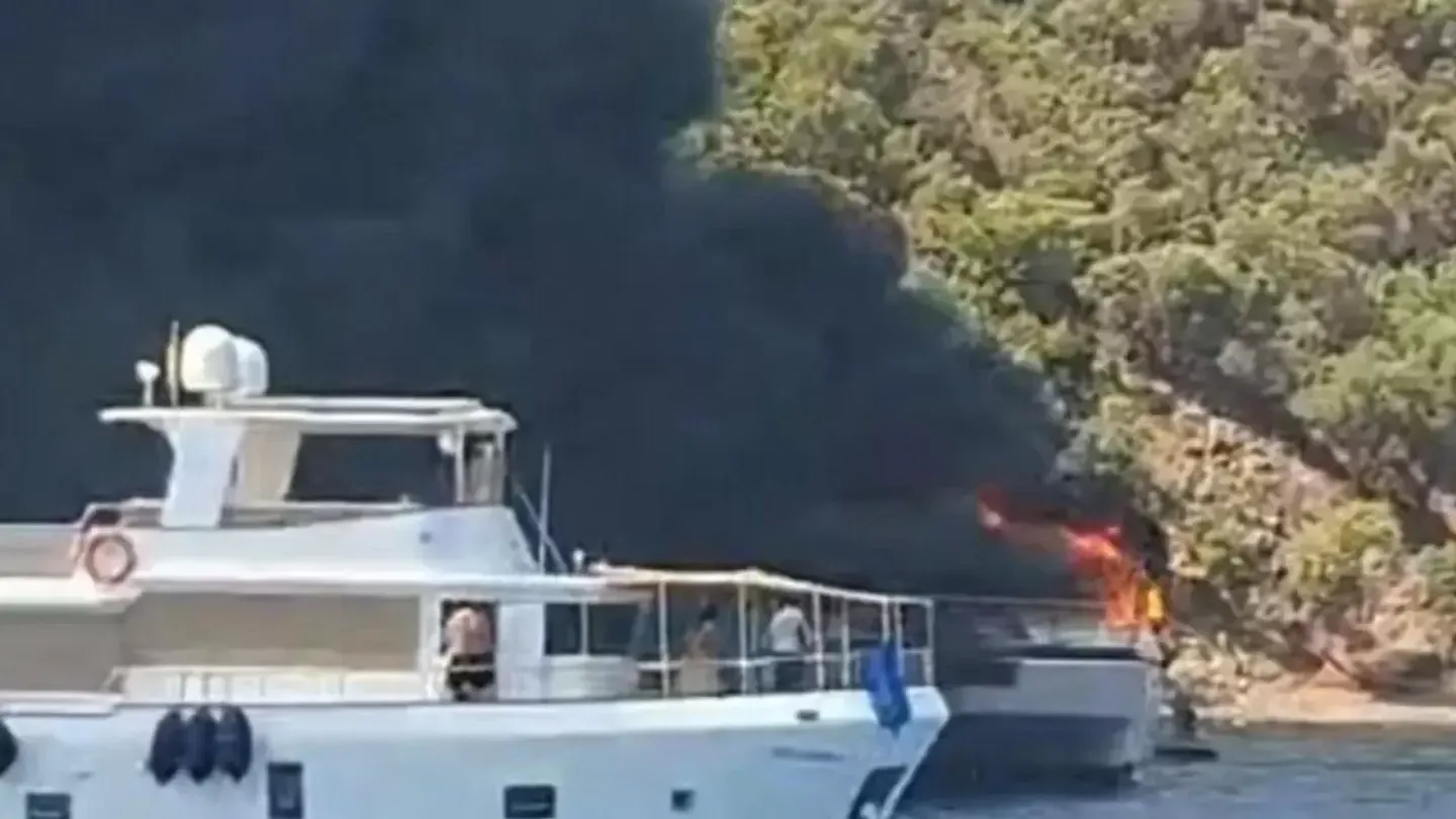 Fethiye’de Can Pazarı! Tur Teknesi Alevlere Teslim Oldu, 115 Kişi Denize Atladı