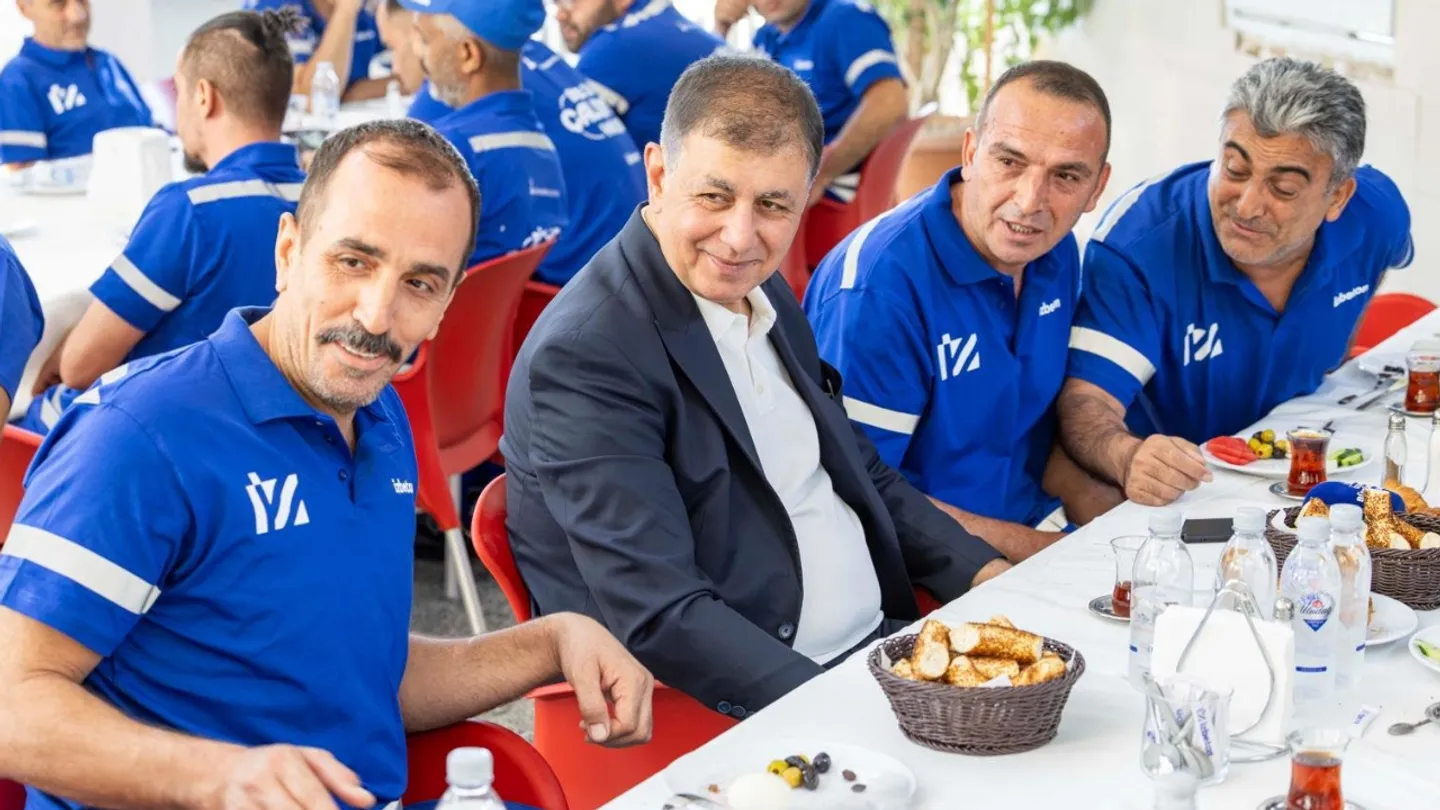Başkan Tugay İZBETON Emekçileriyle Buluştu: "Birlikte Her Zorluğu Aşacağız!"