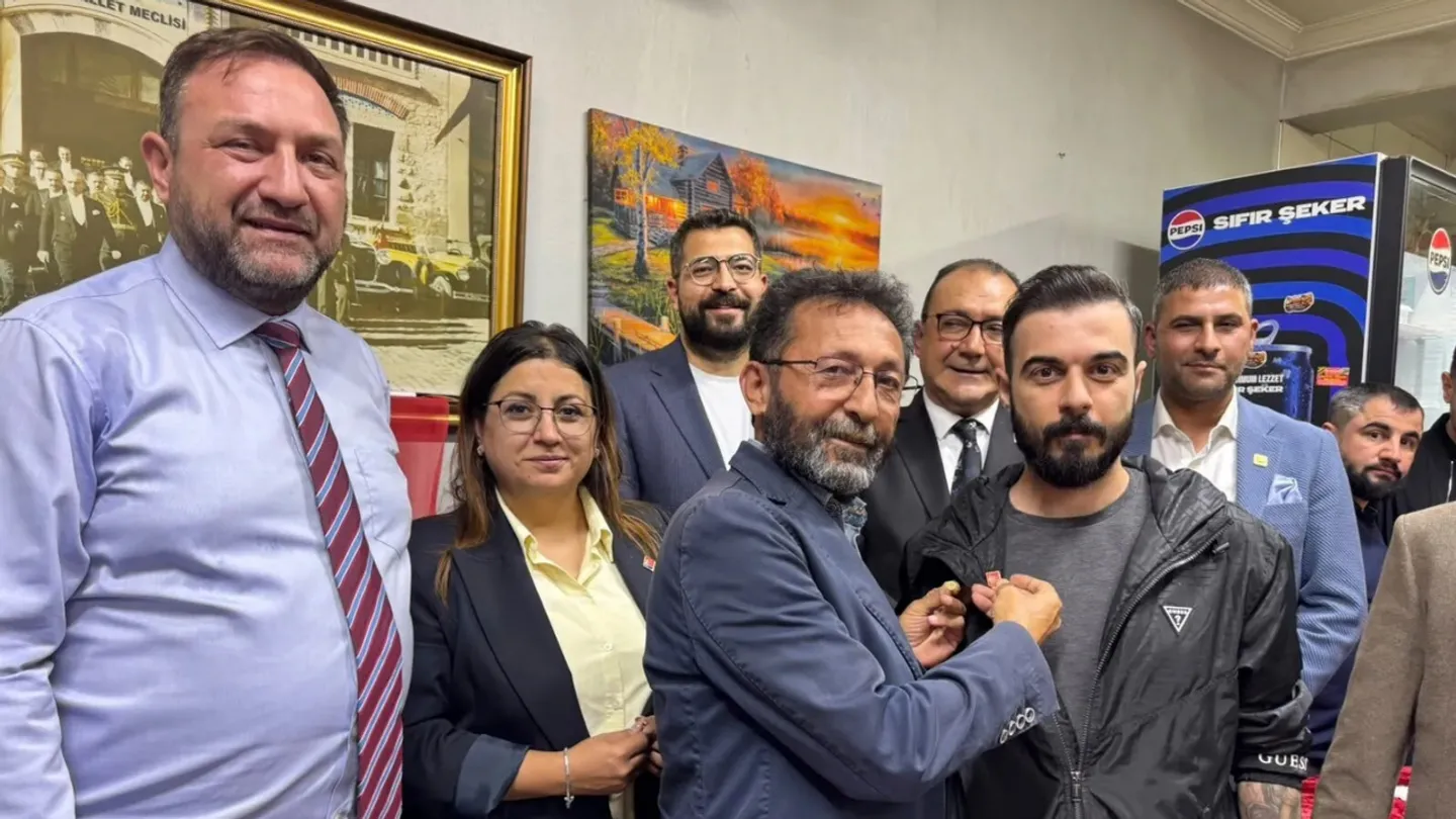 Bayraklı’da CHP’ye 57 yeni üye: Emek Mahallesi’nde katılım töreni