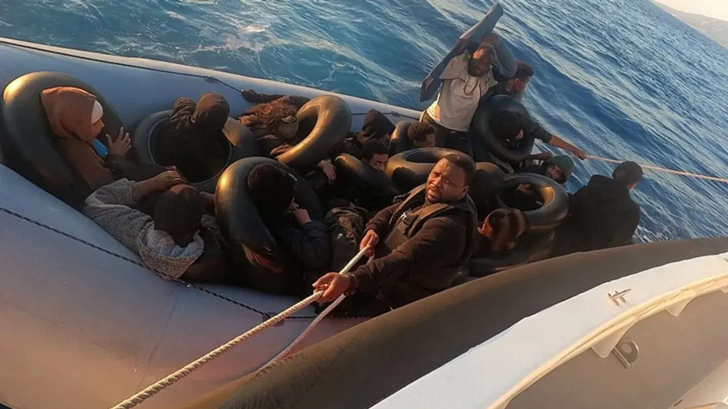İzmir açıklarında göçmen operasyonu!