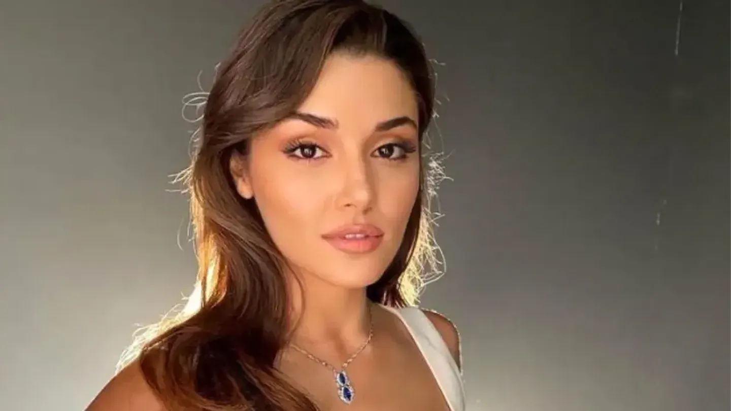 Hande Erçel'den Kariyerinde Sürpriz Hamle! Kalemi Eline Aldı