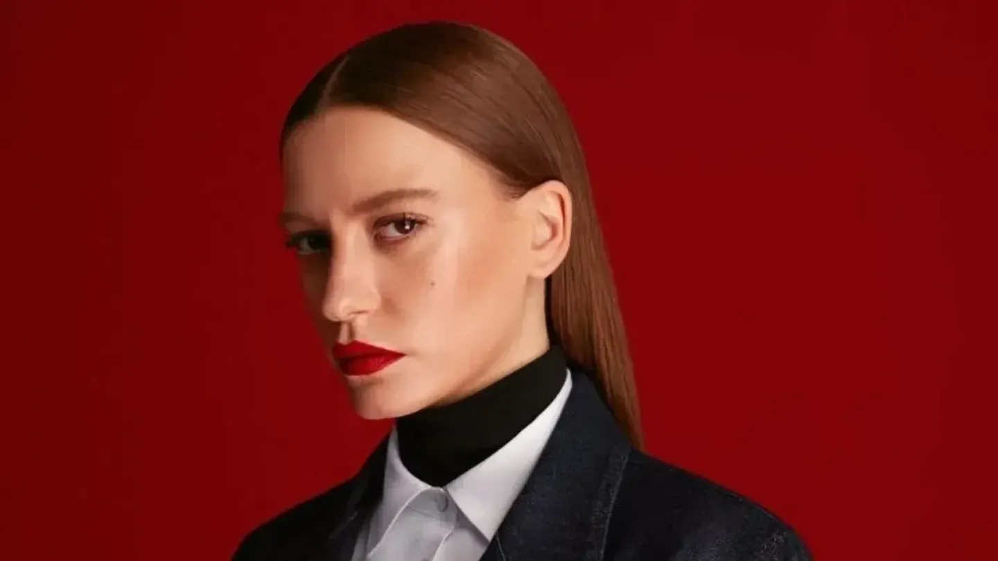 Serenay Sarıkaya’nın İzmir’de Çekilecek Filmine Dünya Yıldızı! Partneri Belli Oldu