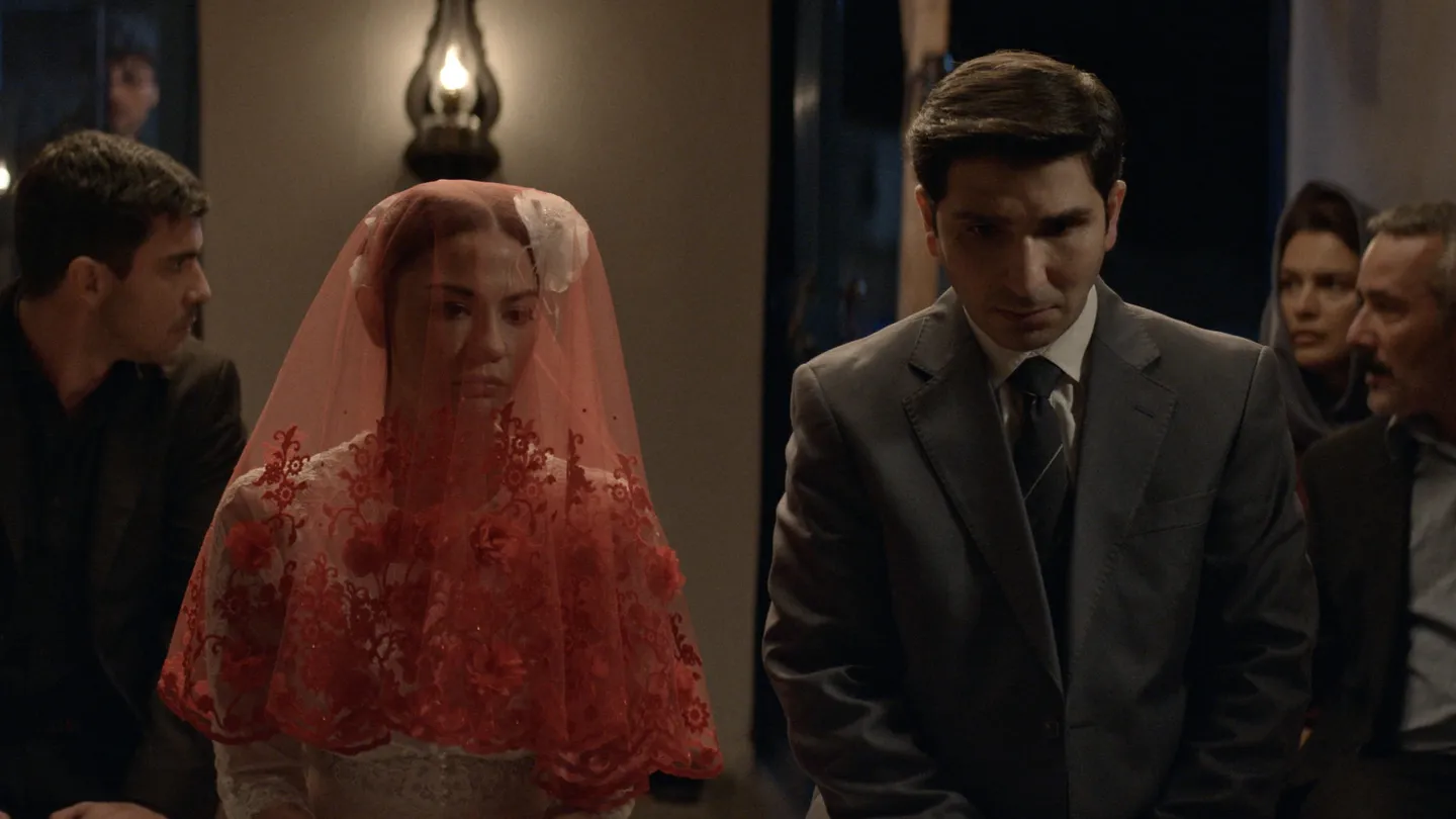 “Cinlerin Düğünü”nden İlk Fragman Geldi: Demet Özdemir ve Kaan Yıldırım Aynı Filmde
