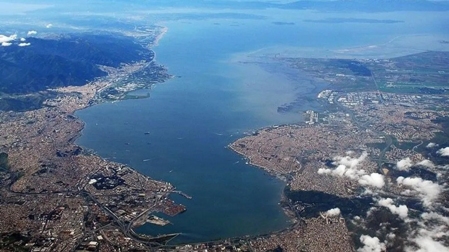 İzmir Körfezi için kritik uyarı: Uydu görüntülerinde dikkat çeken renk değişimleri