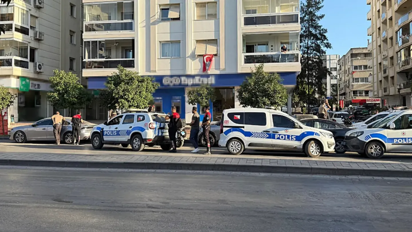 İzmir’de banka şubesinde rehine alarmı: 5 çalışan kurtarıldı, şüpheli gözaltında