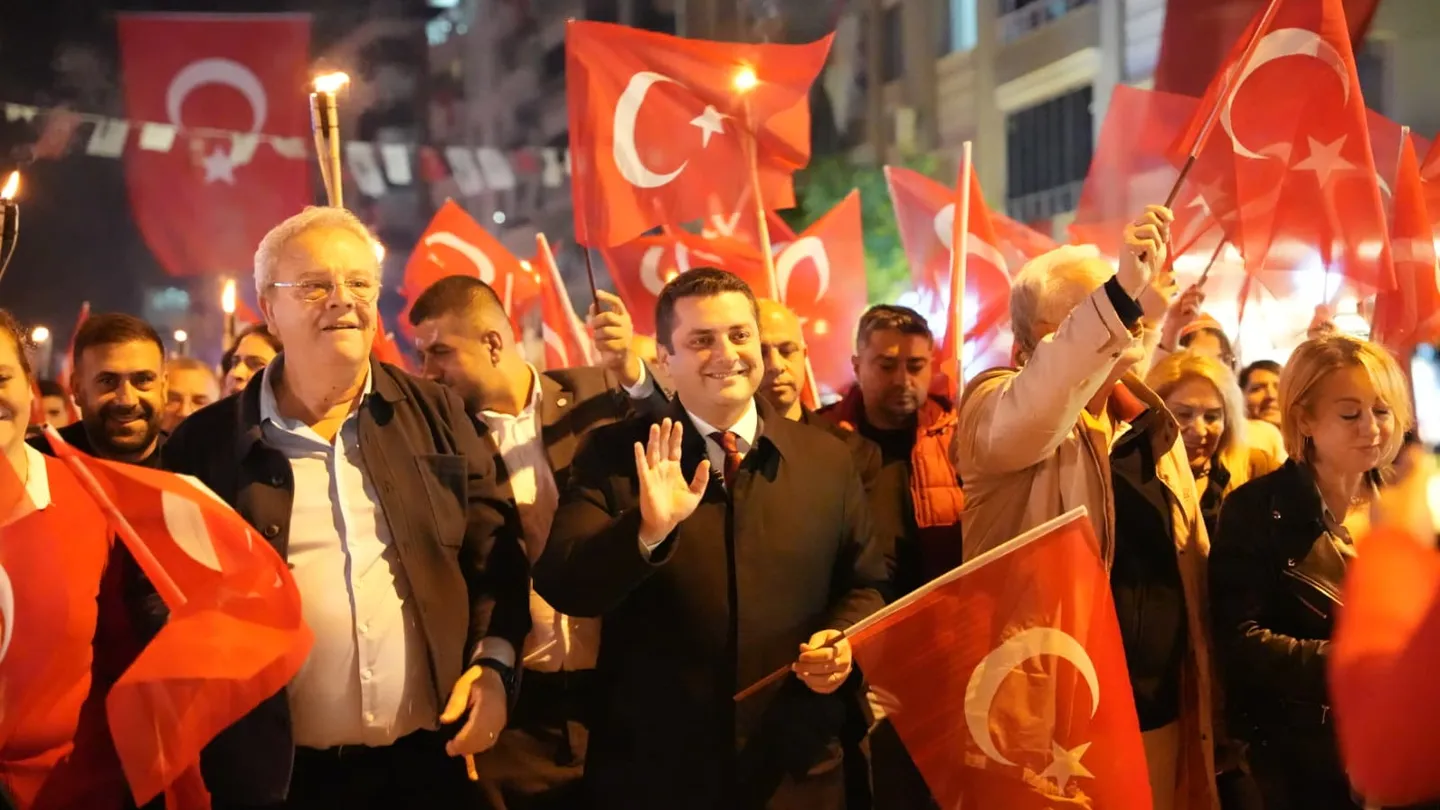 Torbalı’da Cumhuriyet coşkusu sokaklara sığmadı! Binlerce kişi tek yürek oldu