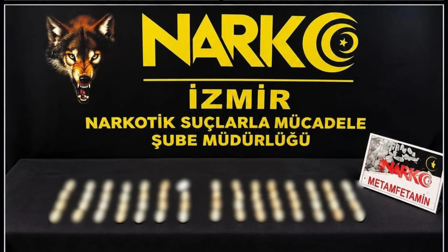 İzmir Havalimanı’nda Şok Operasyon! Midelerinden 60 Kapsül Uyuşturucu Çıktı