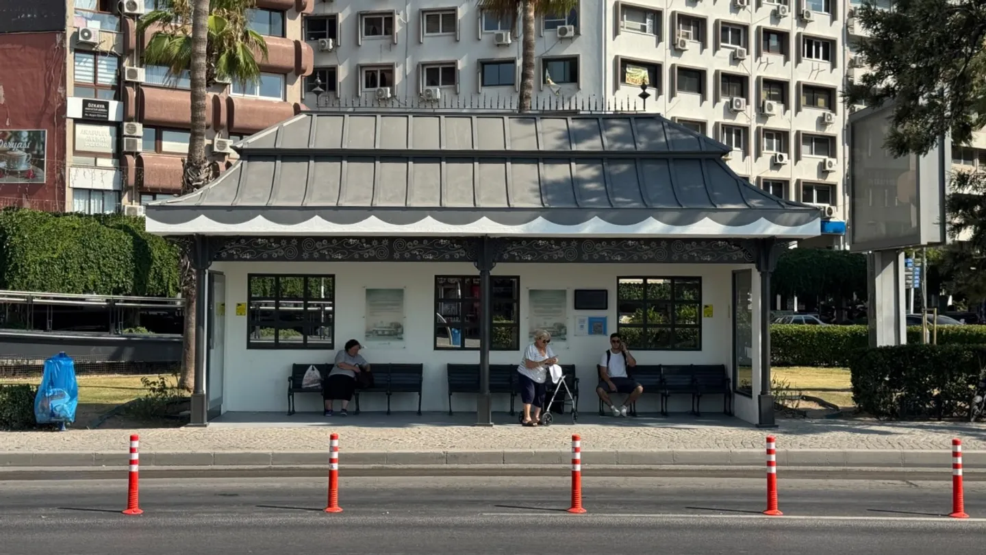 İzmir’in Mimari Mirası Konak Durağı’nda Hayat Buldu: Simgesel Tasarım Hizmete Açıldı!