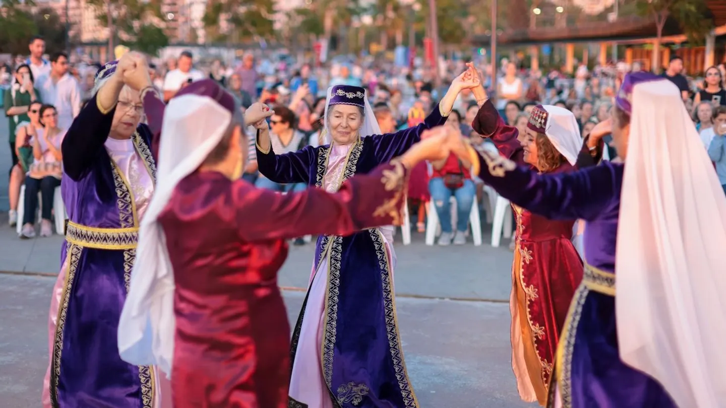 Karantina'da renkli buluşma: Gece Kermesi, Gün Batımı Konseri ile taçlandı