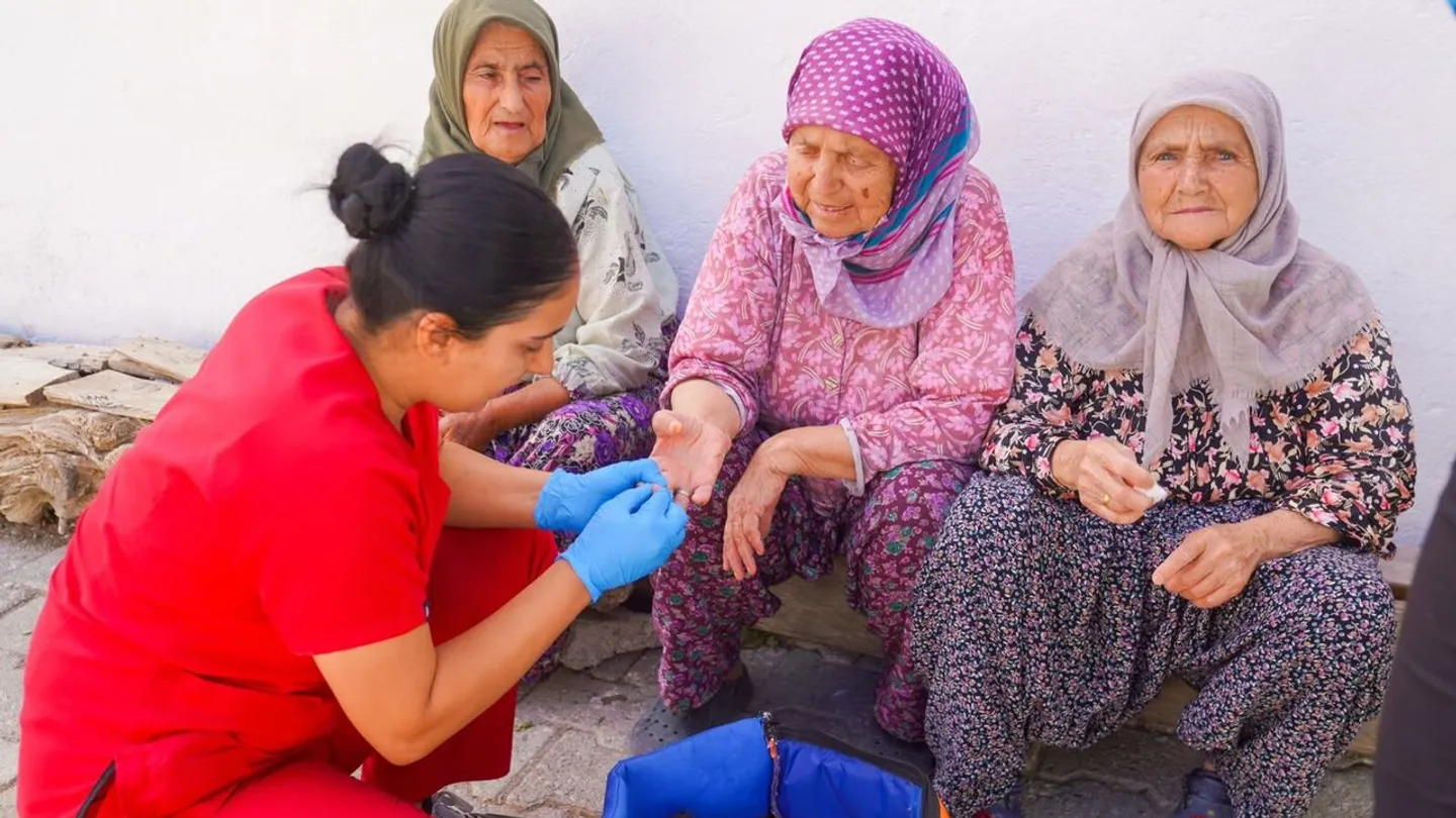 Seferihisar’da sağlık hizmeti köylere ulaşıyor: Ekipler Beyler’de sahaya çıktı