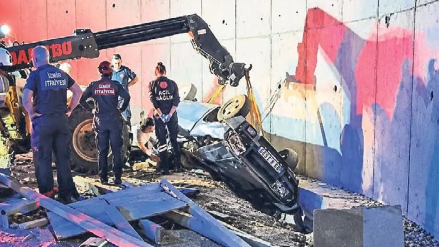 Tire’de Feci Kaza! Otomobil 6 Metreden Düştü, Sürücü Hayatını Kaybetti